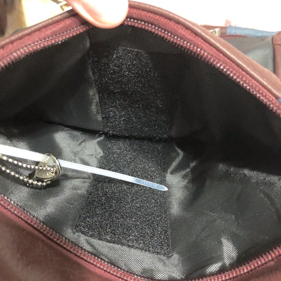 🆕Concealed weapon leather 🔫 locking compartment for gun🔫 leather handbag NWT - Picture 14 of 16